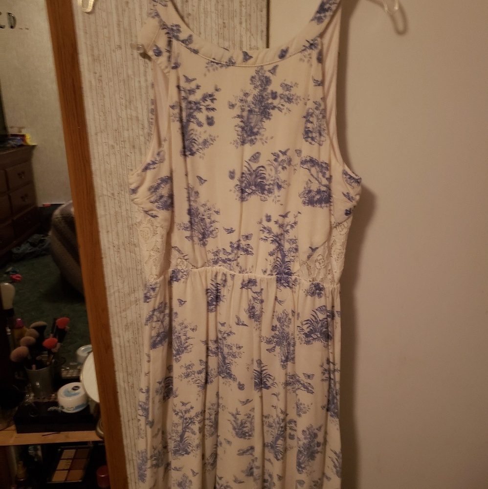 Dress - Picture 2 of 2